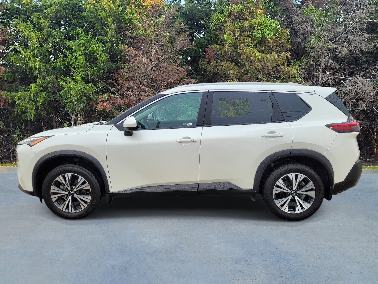 Used 2023 Nissan Rogue SV w/ SV Premium B Package FWD image 22