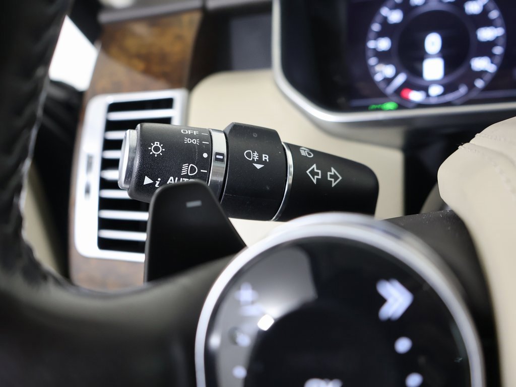 Used 2020 Land Rover Range Rover HSE image 28