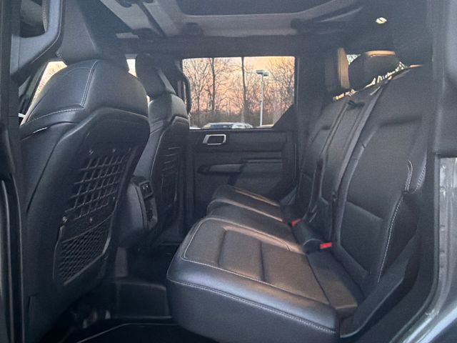 Used 2025 Ford Bronco Badlands image 17