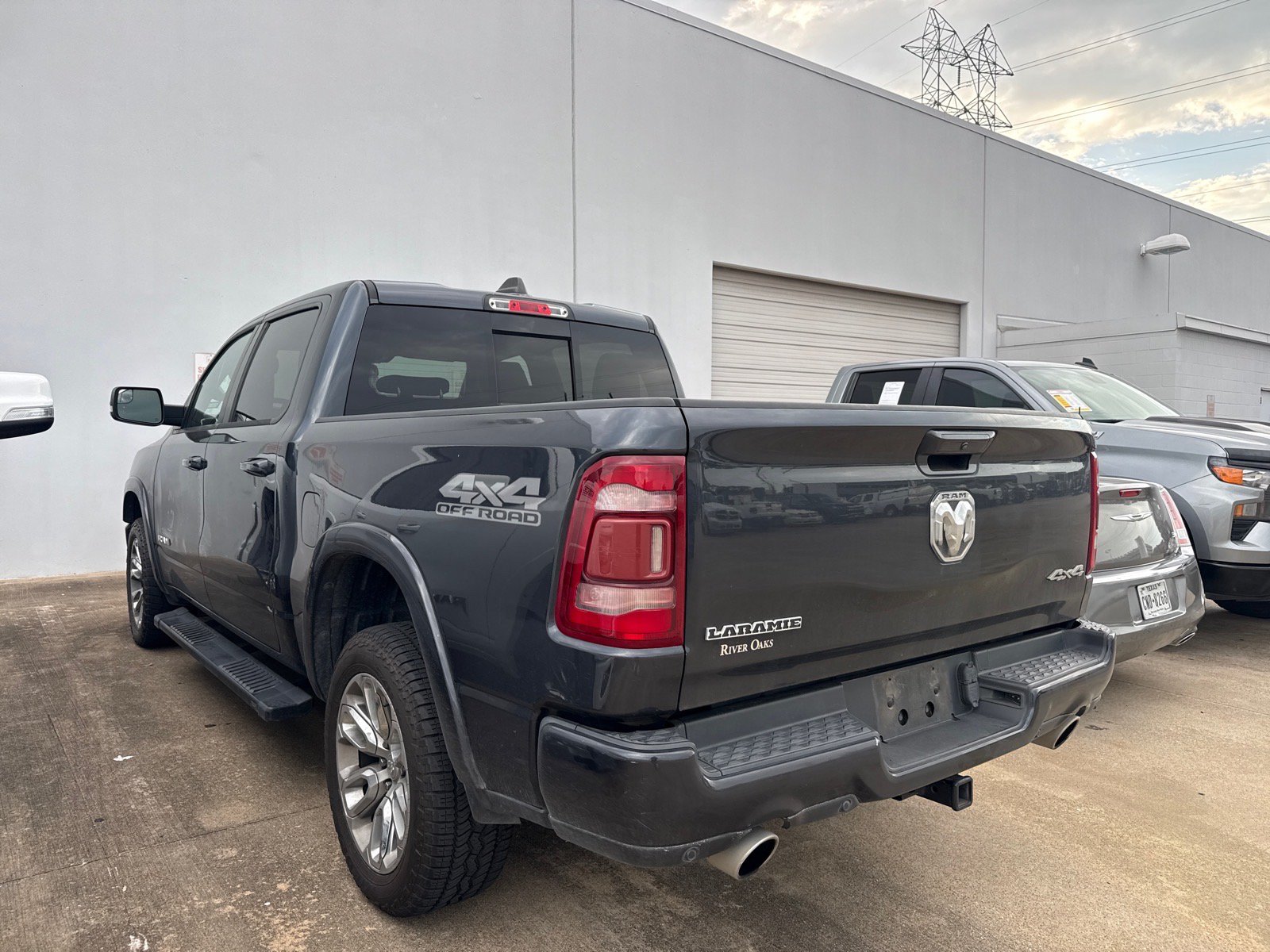 Used 2019 RAM 1500 Laramie w/ Sport Appearance Package AWD/4WD image 5