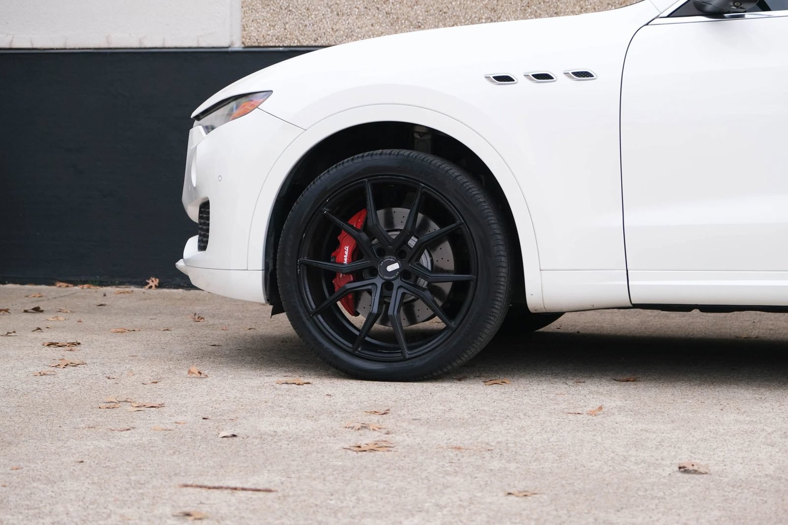 Used 2017 Maserati Levante S AWD/4WD image 9