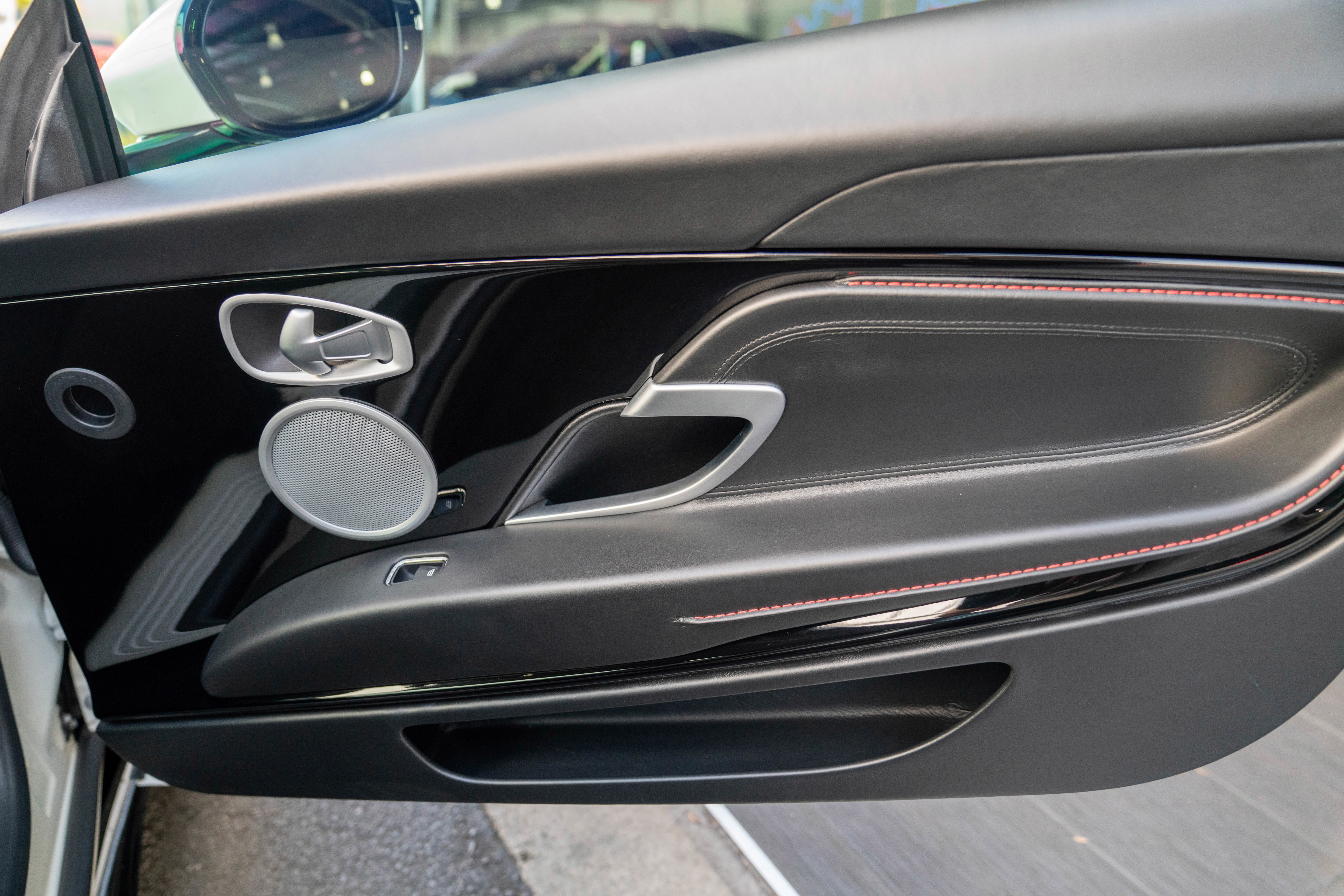 Used 2019 Aston Martin DB11 Coupe image 24