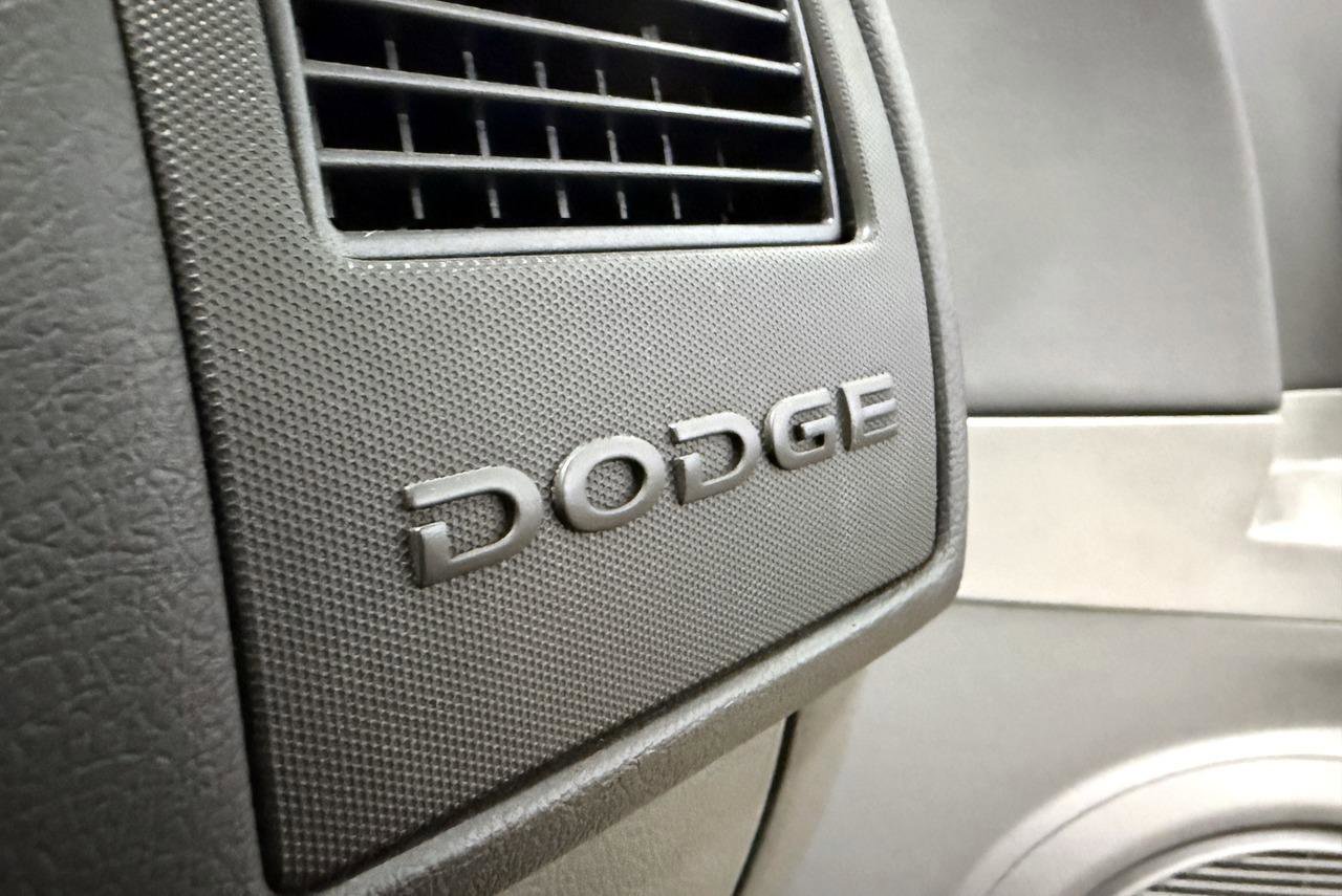 Used 2005 Dodge Magnum R/T RWD image 98