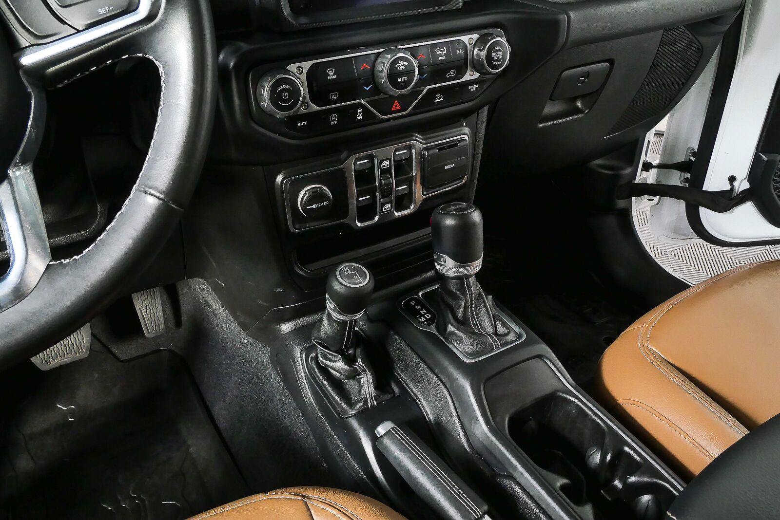 Used 2021 Jeep Wrangler Unlimited Sahara AWD/4WD image 17
