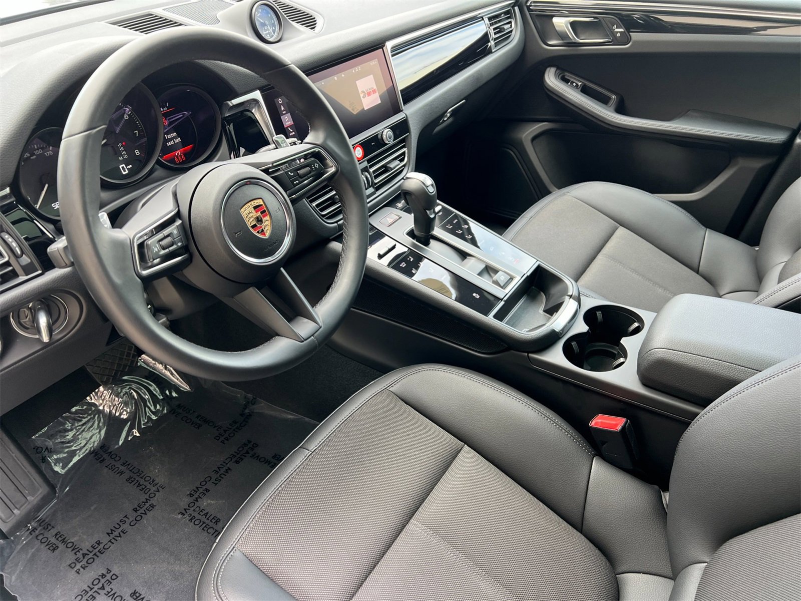 Used 2025 Porsche Macan image 4