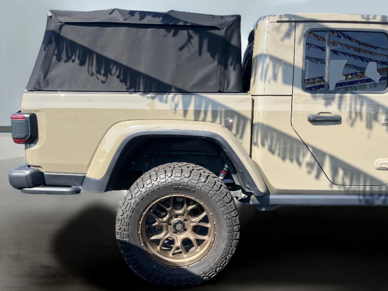 Used 2020 Jeep Gladiator Rubicon AWD/4WD image 6