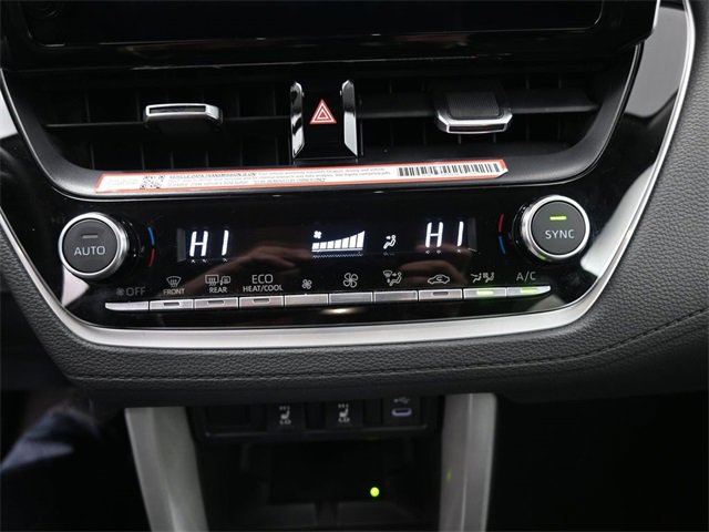 Used 2025 Toyota Corolla Cross XLE image 4