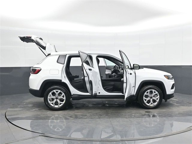 Used 2025 Jeep Compass Sport image 46