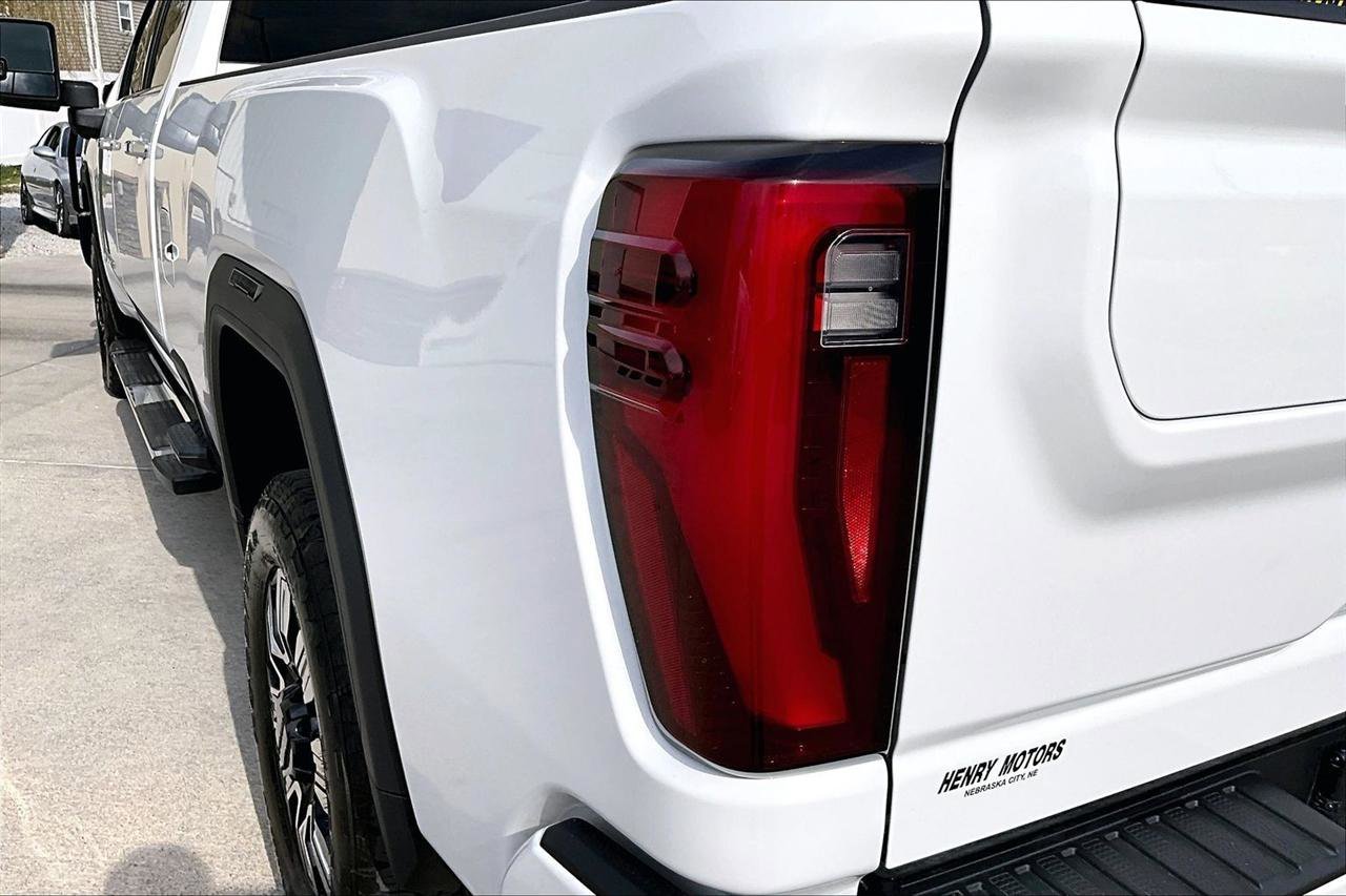 Used 2025 GMC Sierra 3500 Denali w/ Denali Reserve Package image 25