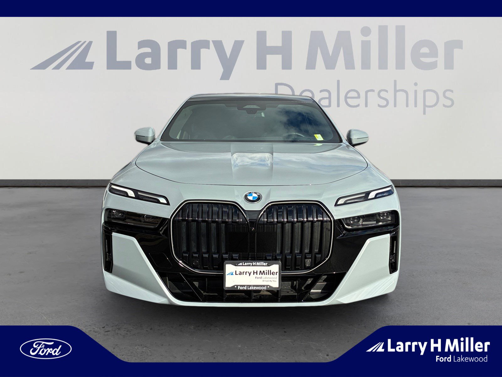 Used 2025 BMW 760i xDrive w/ Premium Package image 8