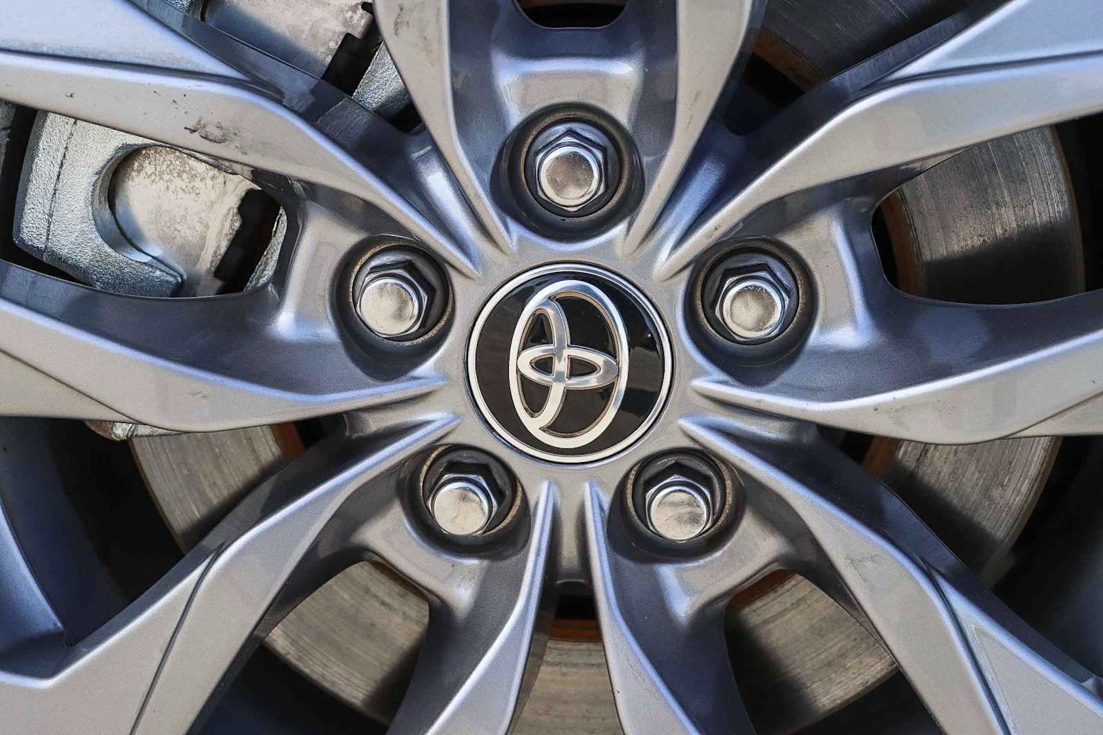 Used 2022 Toyota Sienna XLE image 15