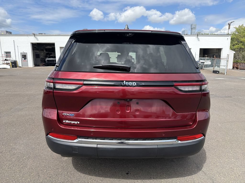 Used 2022 Jeep Grand Cherokee Limited 4xe w/ Luxury Tech Group II AWD/4WD image 4