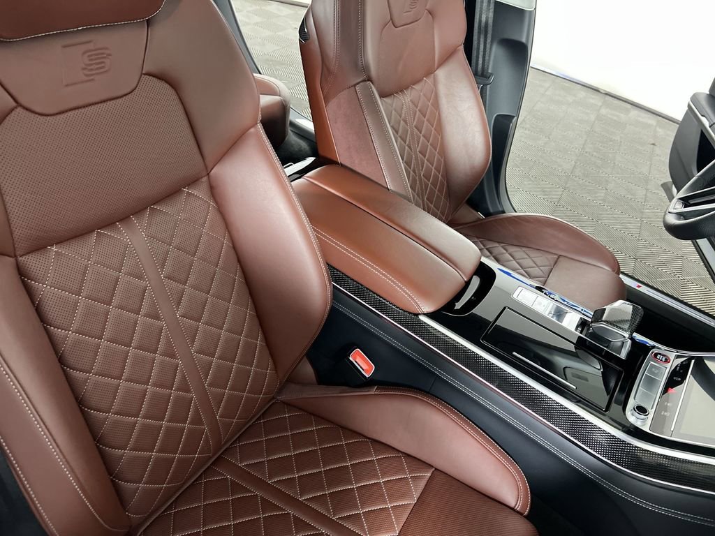 Used 2022 Audi S8 AWD/4WD image 29