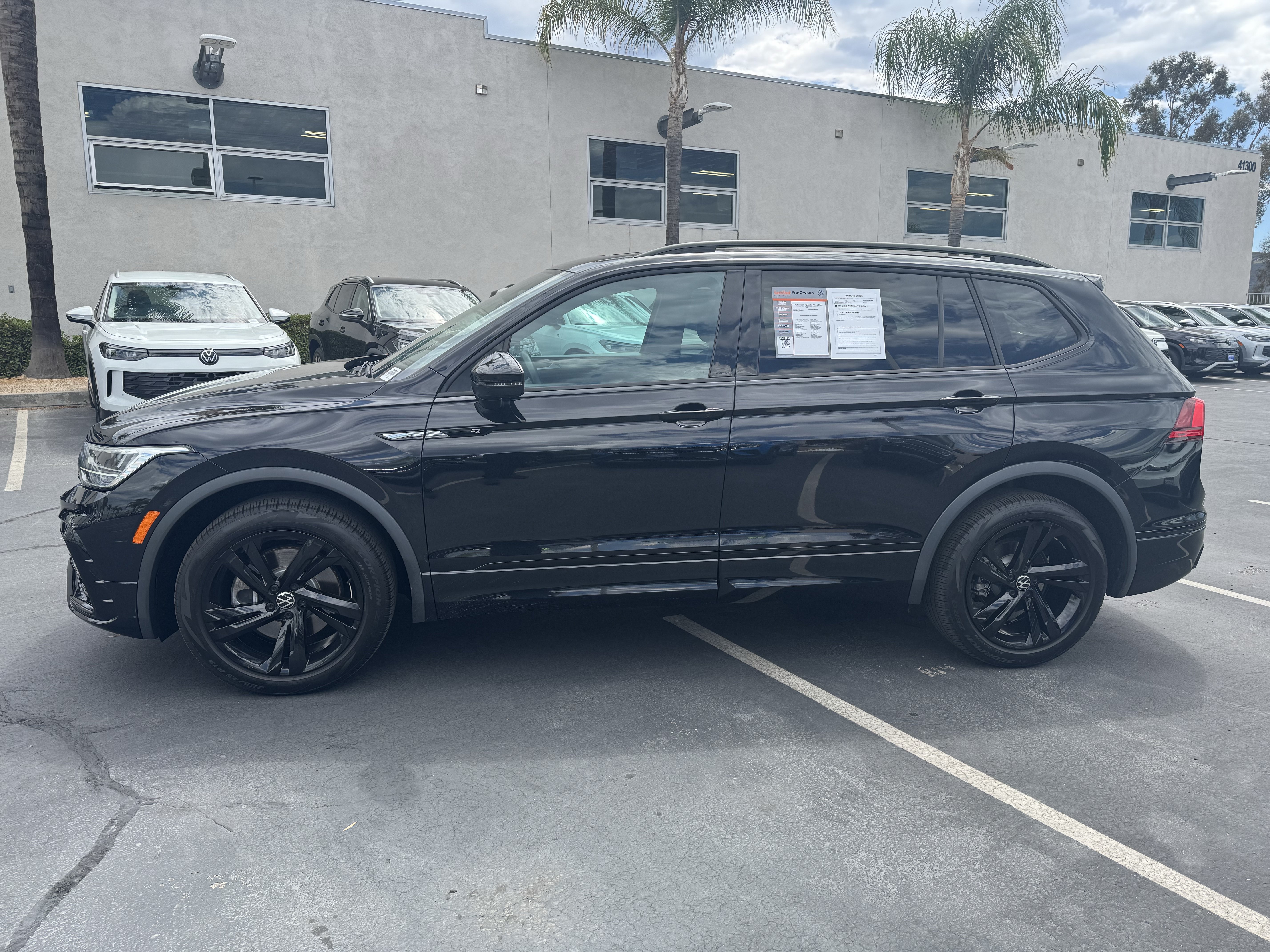 Used 2023 Volkswagen Tiguan SE R-Line FWD image 6