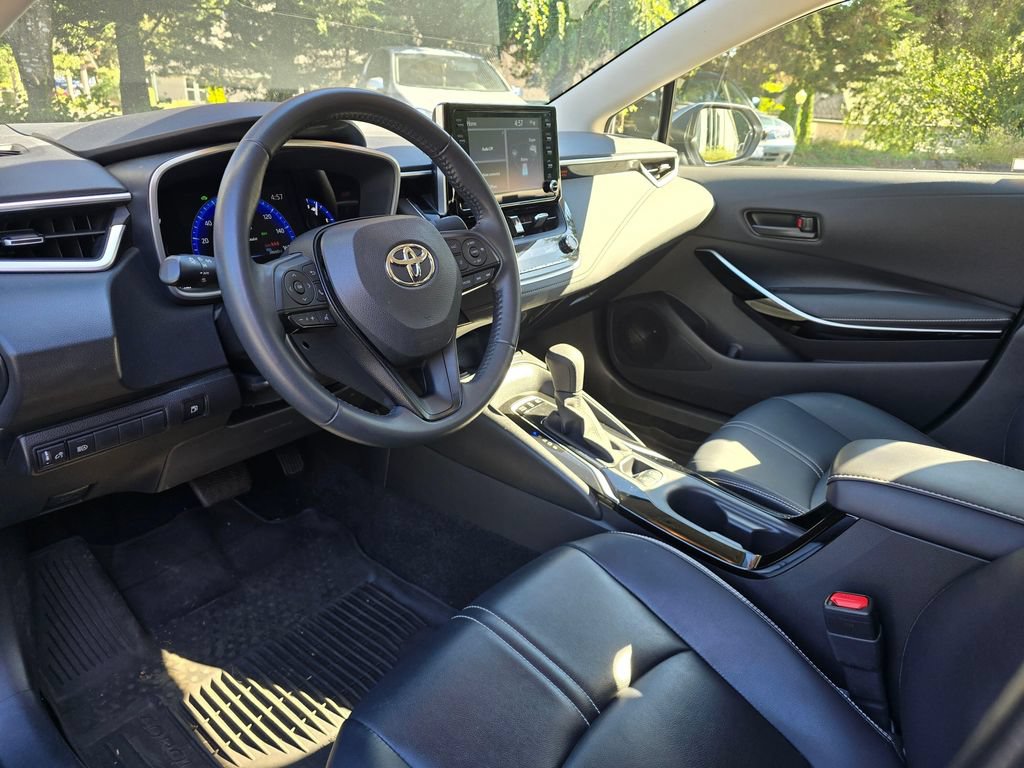 Used 2022 Toyota Corolla LE w/ Premium Interior Package FWD image 11