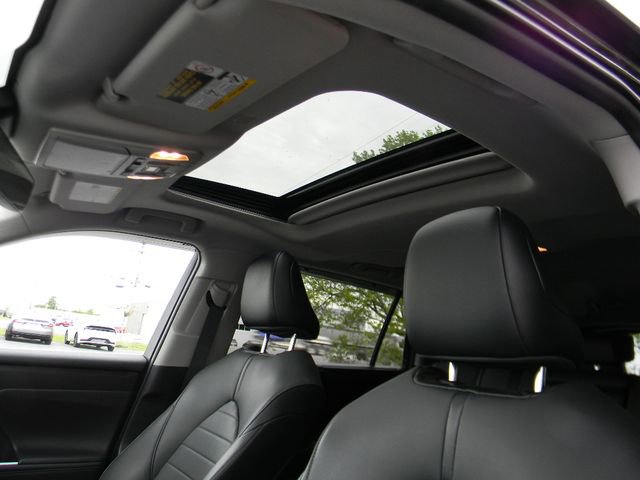 Used 2021 Toyota Highlander XLE AWD/4WD image 21