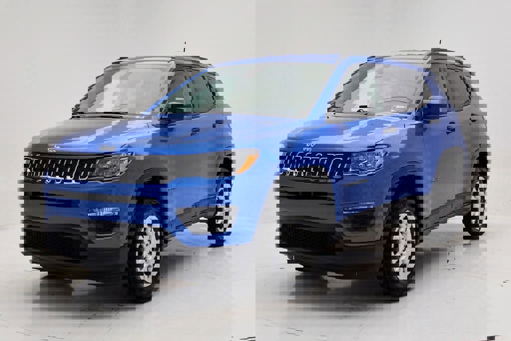 Used 2017 Jeep Compass Sport image 2