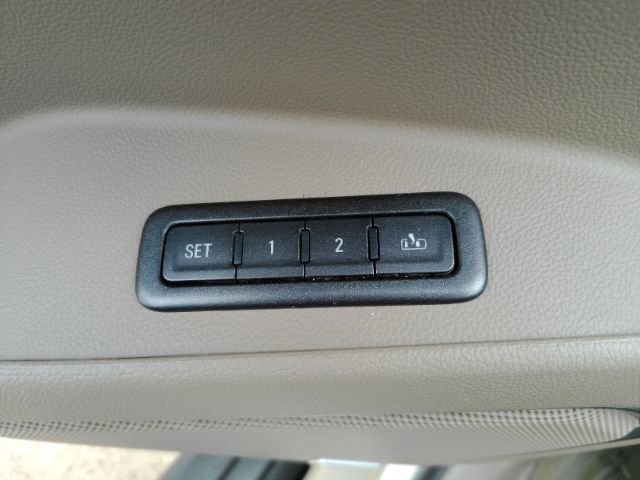 Used 2016 Chevrolet Suburban LT RWD image 14