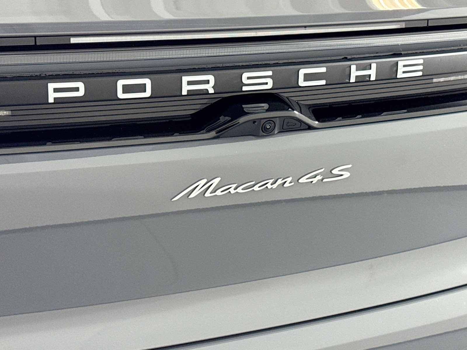 Certified 2025 Porsche Macan 4S Electric image 26