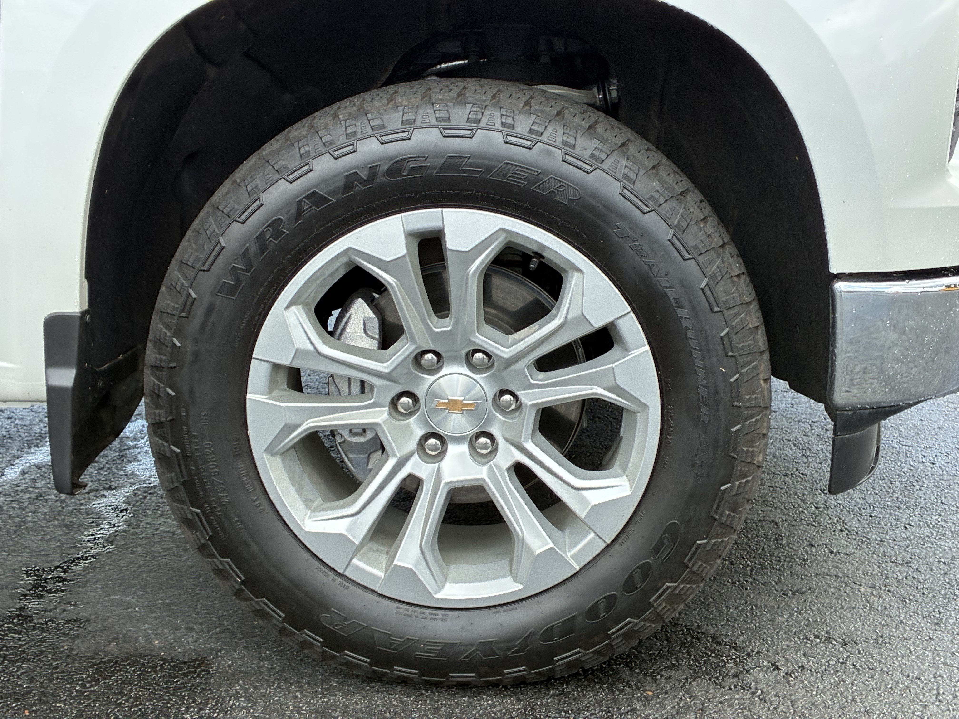 Used 2025 Chevrolet Silverado 1500 LTZ AWD/4WD image 6