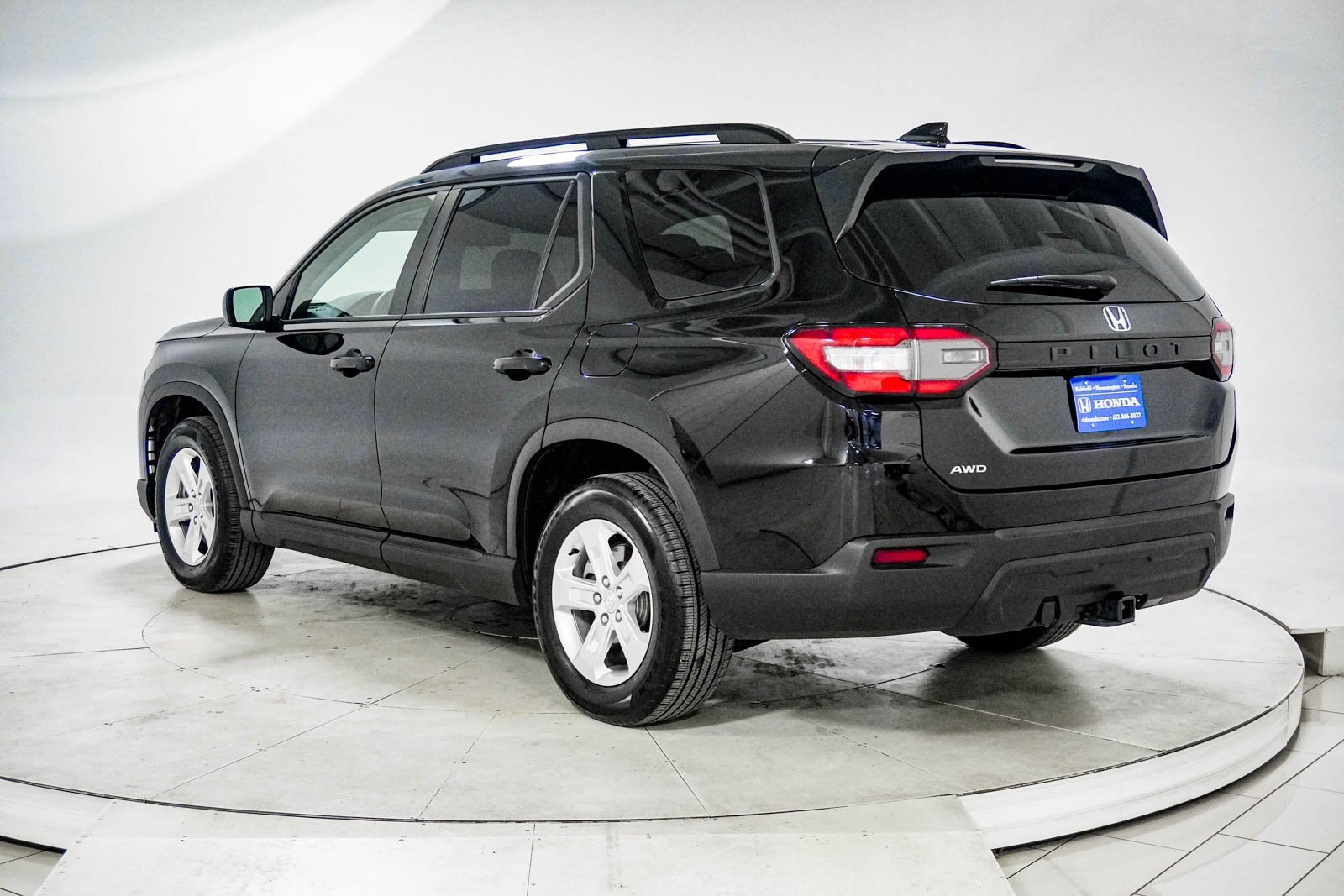 Used 2023 Honda Pilot LX image 6