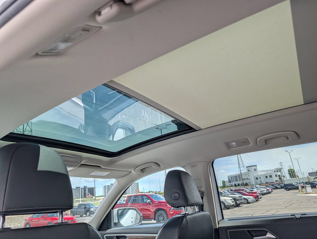 Used 2018 Volkswagen Atlas SEL Premium AWD/4WD image 16