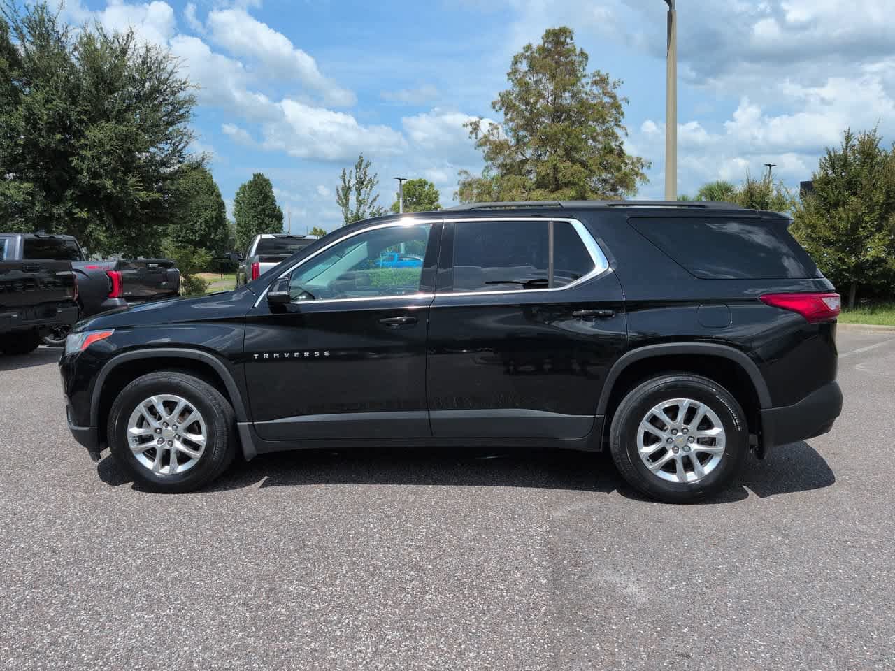 Used 2019 Chevrolet Traverse LT FWD image 3