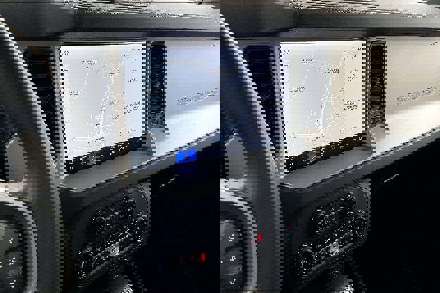 Used 2025 Ford Bronco Outer Banks image 6