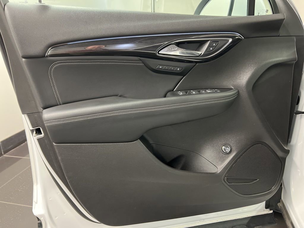 Used 2023 Buick Envision Essence image 28