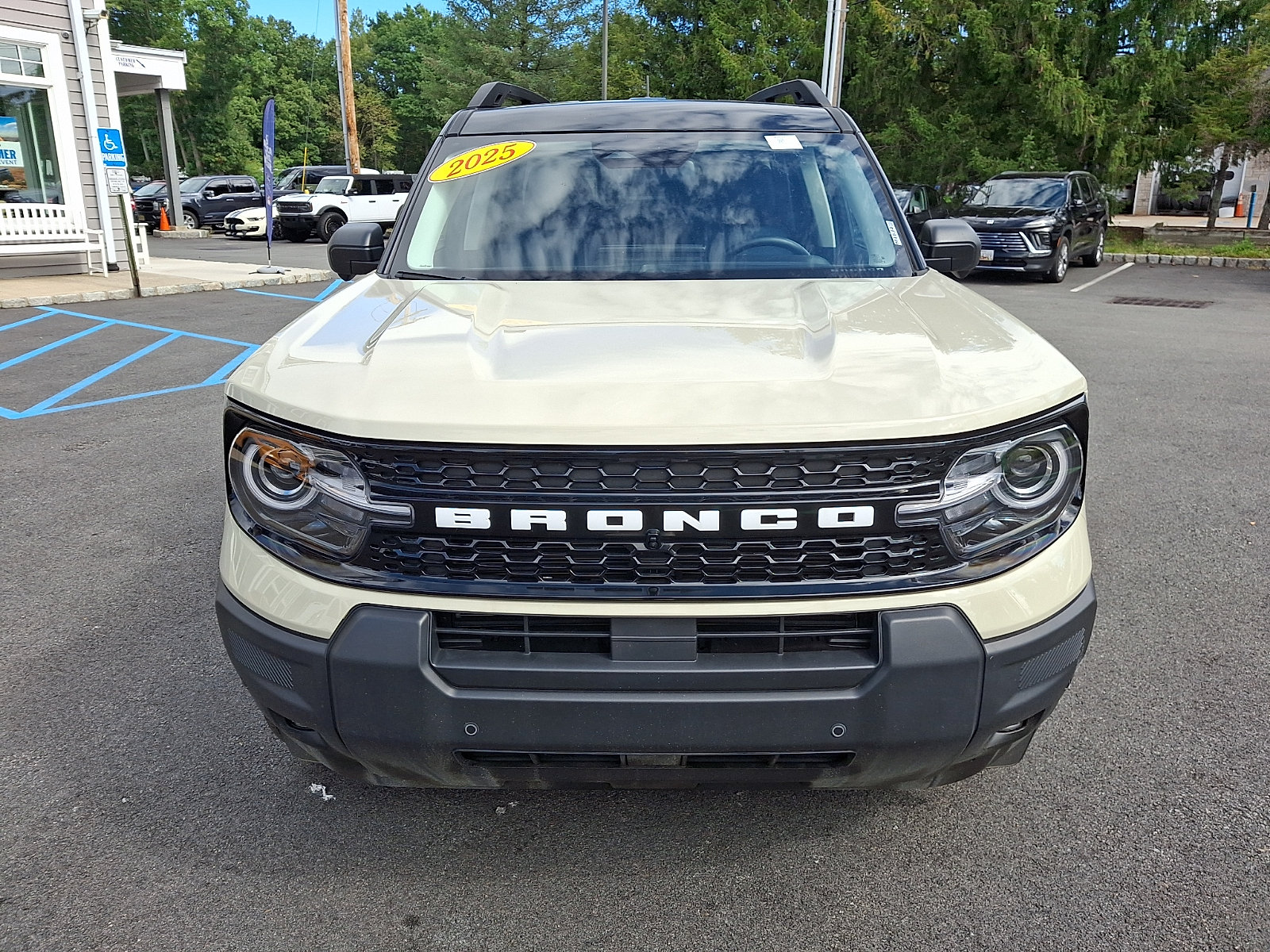 Used 2025 Ford Bronco Sport Outer Banks w/ Outer Banks Tech Package+ AWD/4WD image 2