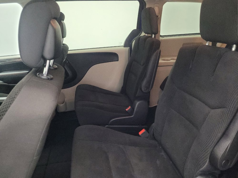 Used 2019 Dodge Grand Caravan SE FWD image 18