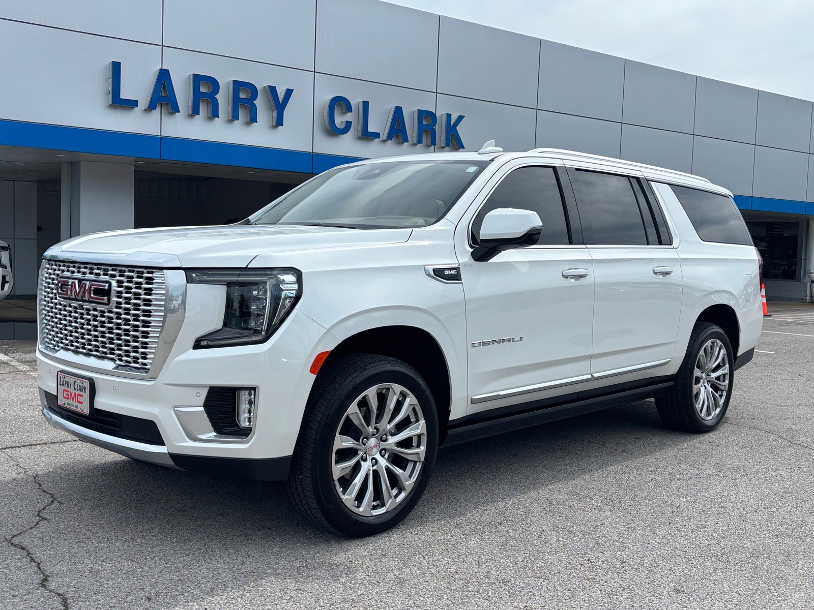 Certified 2024 GMC Yukon XL Denali w/ Max Trailering Package RWD image 1