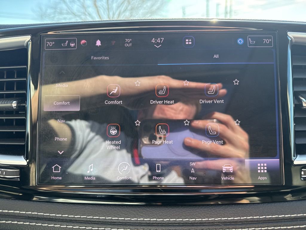 Used 2022 Chrysler Pacifica Limited w/ Uconnect Theater Family Group image 58