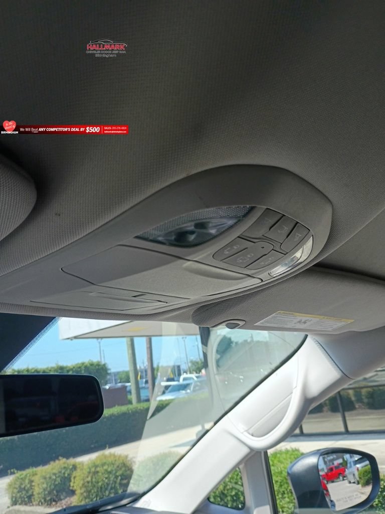 Used 2022 Chrysler Voyager LX FWD image 16