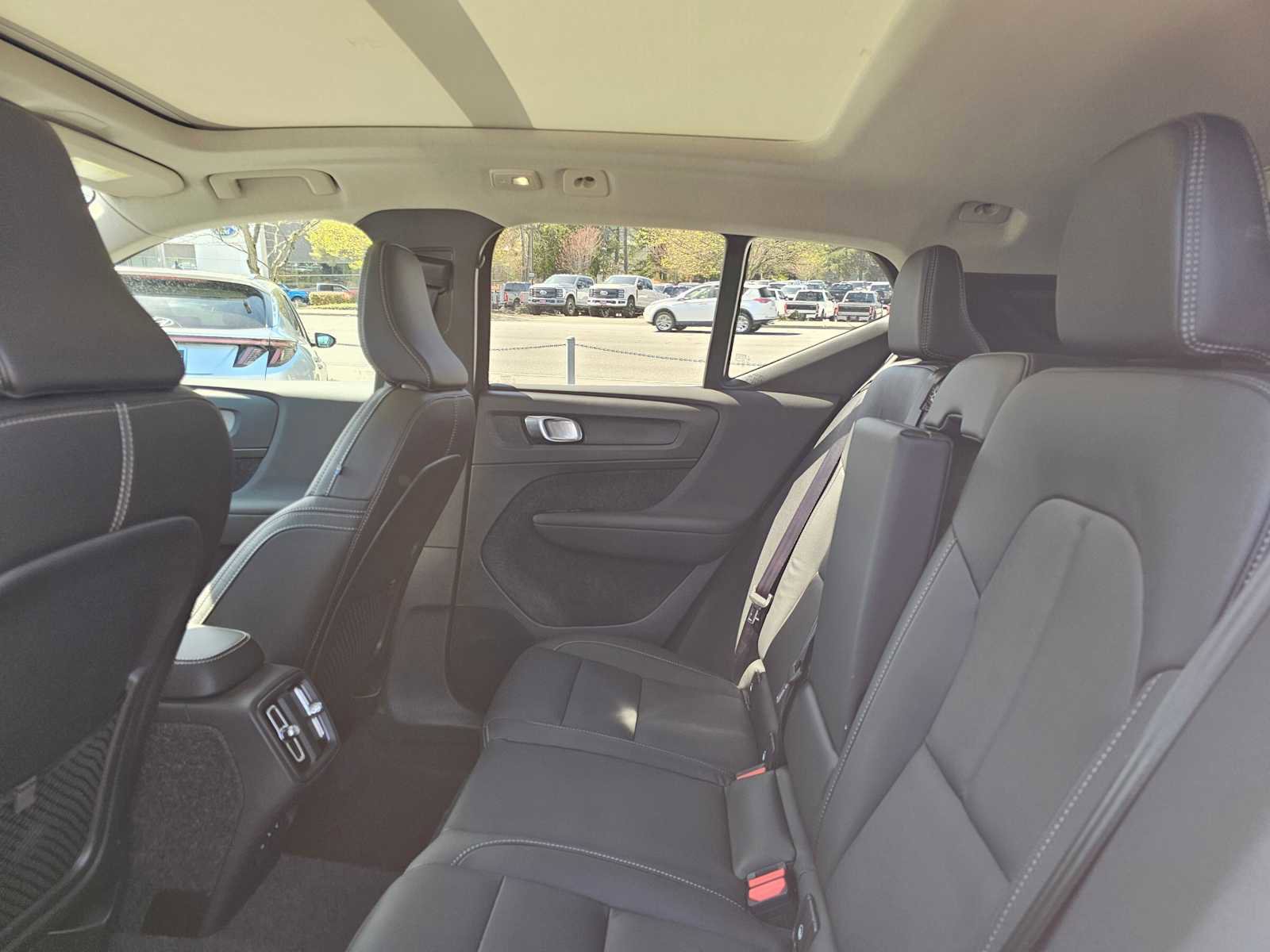 Used 2025 Volvo XC40 B5 Core w/ Protection Package Premier AWD/4WD image 17