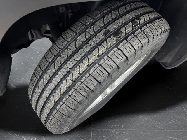 Used 2023 Jeep Grand Cherokee Laredo image 32