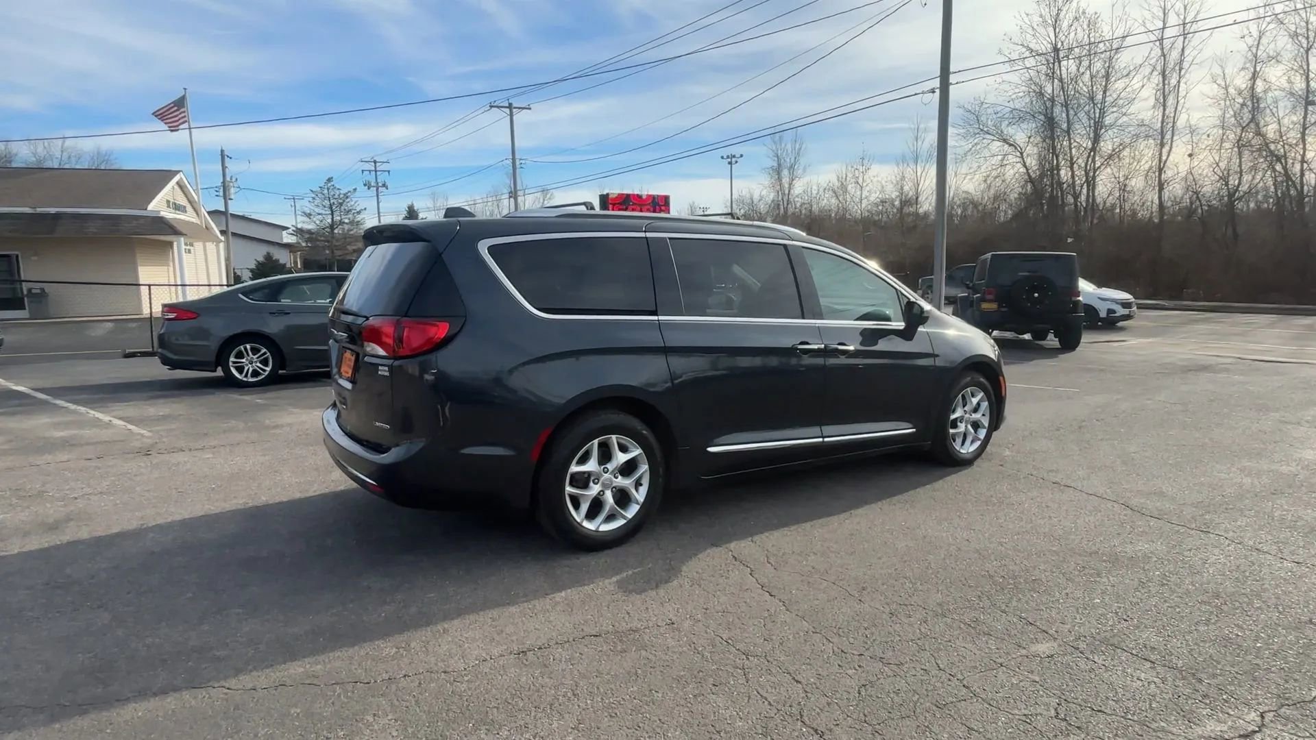 Used 2020 Chrysler Pacifica Limited FWD image 8