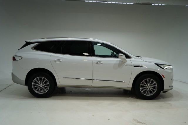 Used 2024 Buick Enclave Premium image 9