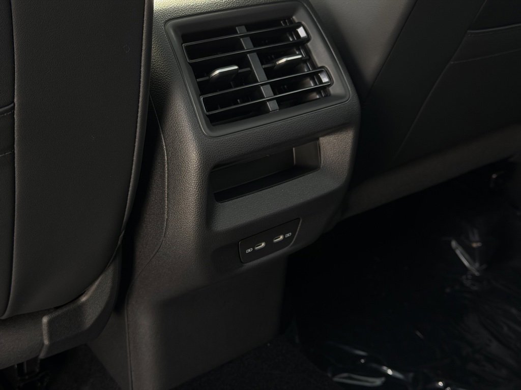 New 2026 Volkswagen Tiguan SE image 28