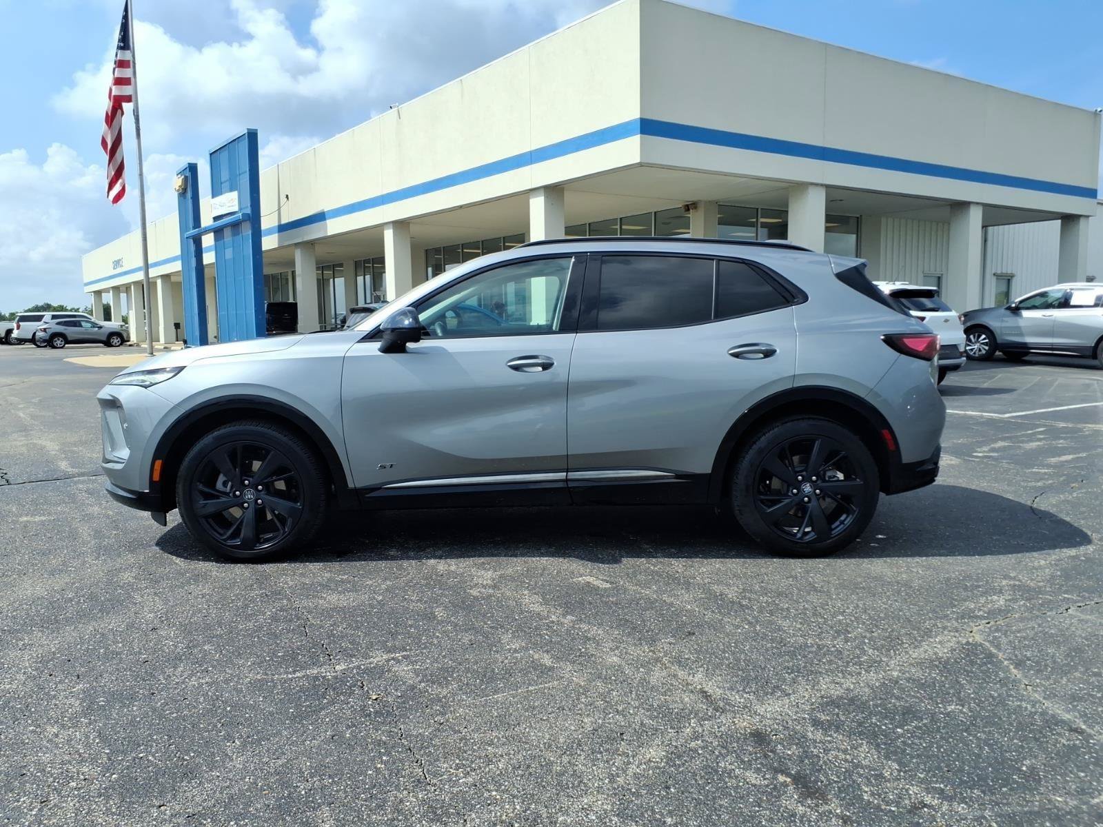 Used 2024 Buick Envision Sport Touring AWD/4WD image 2