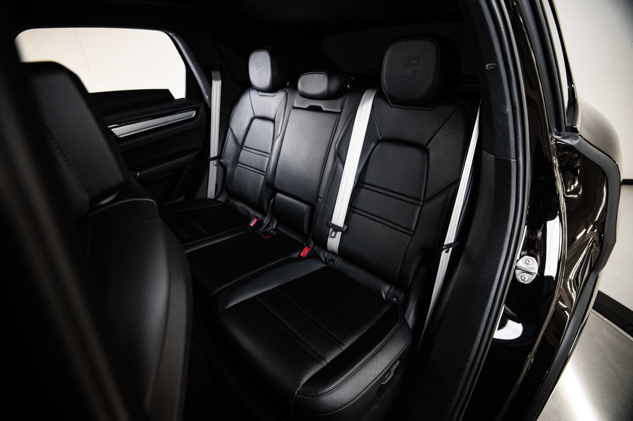 Used 2023 Porsche Cayenne Platinum Edition AWD/4WD image 24