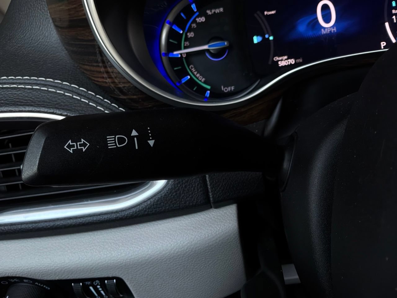 Used 2023 Chrysler Pacifica Limited FWD image 50