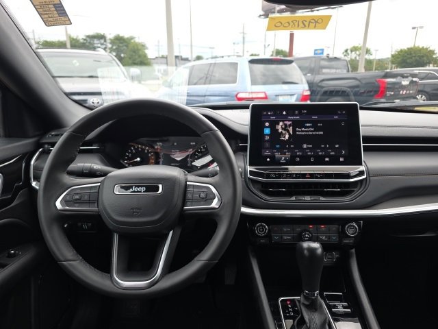 Used 2023 Jeep Compass Limited image 12