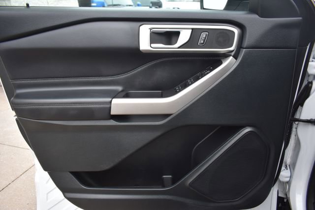 Used 2023 Ford Explorer XLT image 13