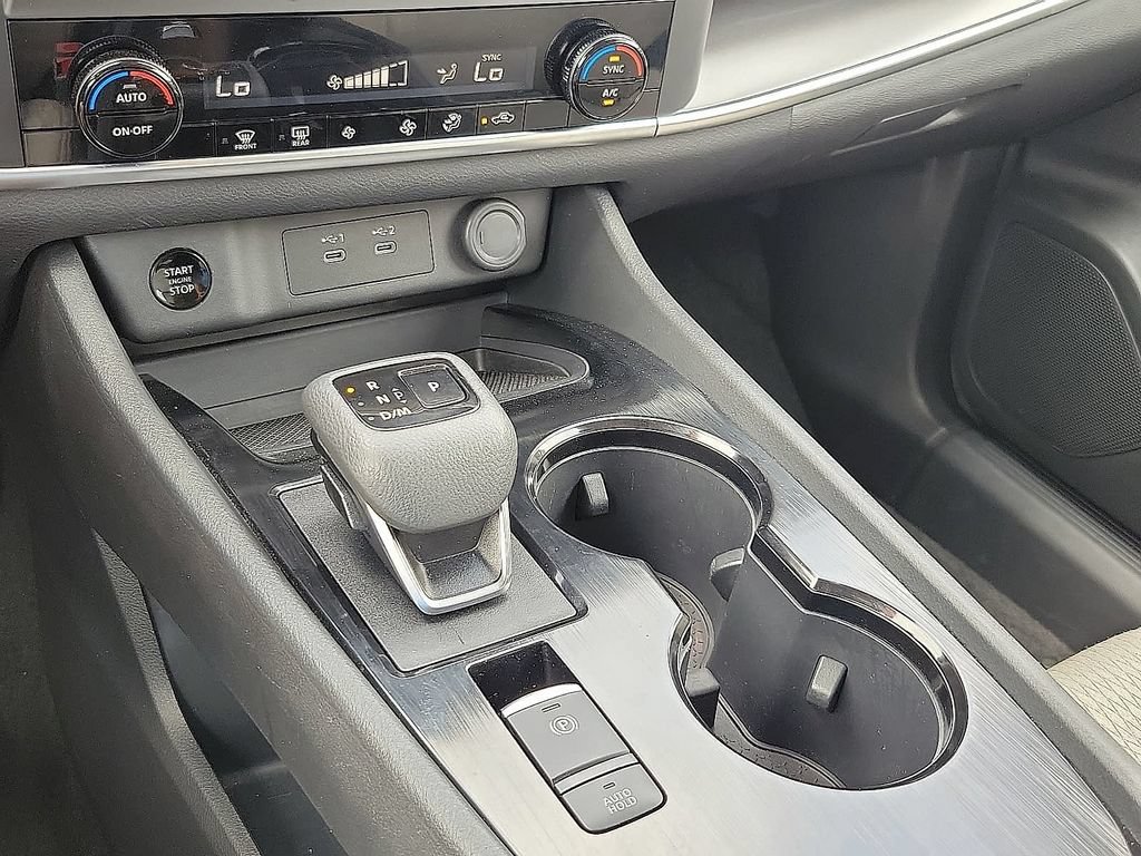 Used 2025 Nissan Rogue SV FWD image 17