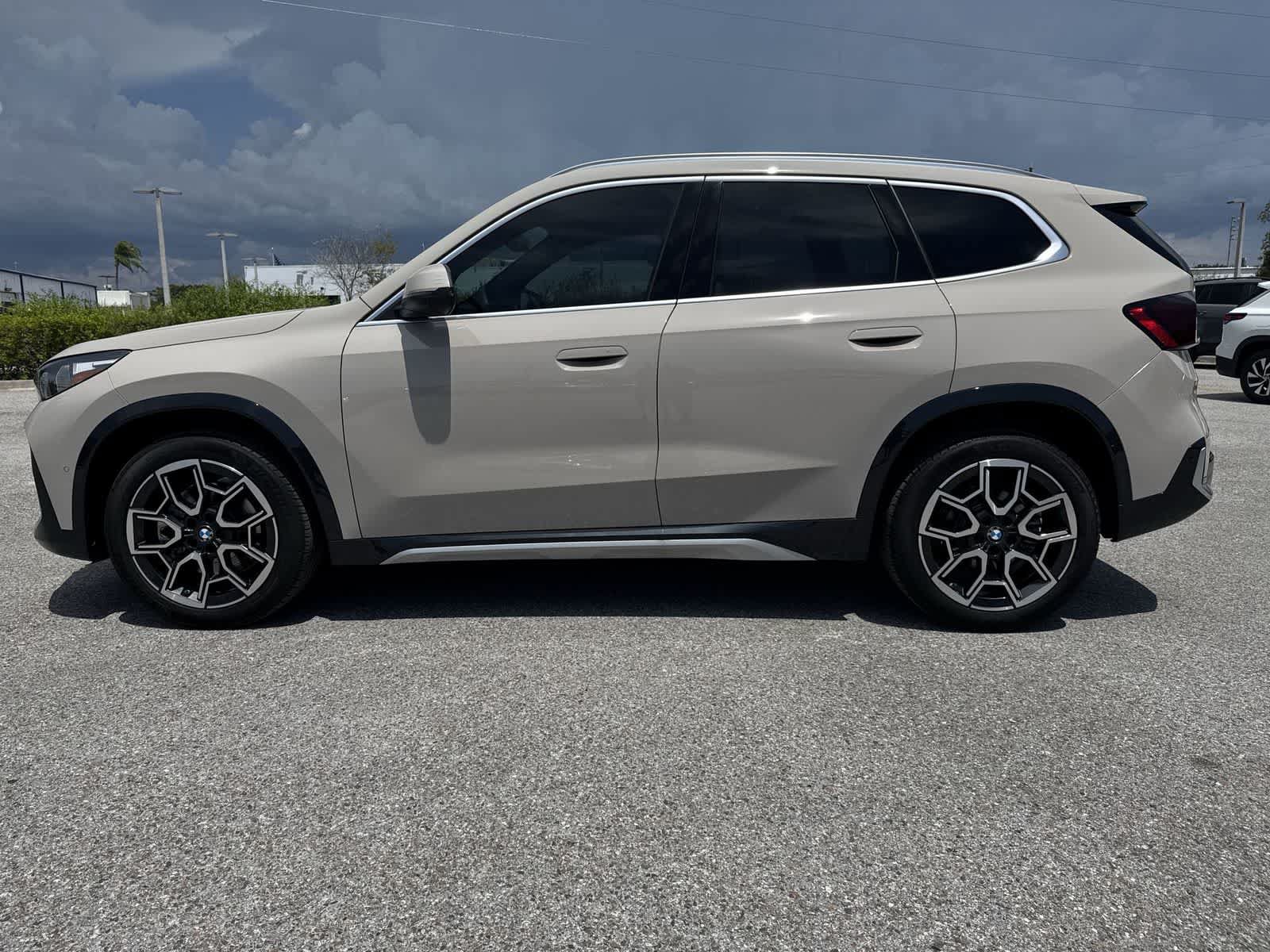Used 2026 BMW X1 xDrive28i w/ Technology Package AWD/4WD image 3