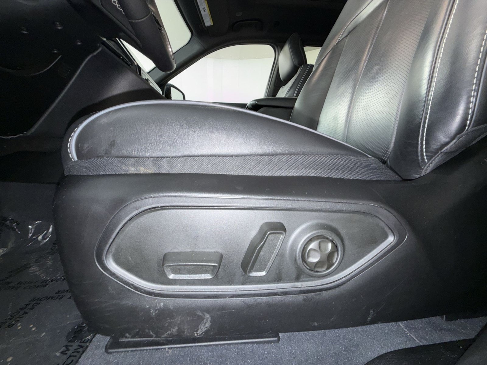 Used 2023 Jeep Grand Cherokee Overland AWD/4WD image 14