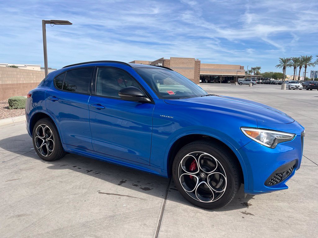 Used 2023 Alfa Romeo Stelvio Veloce AWD/4WD image 5