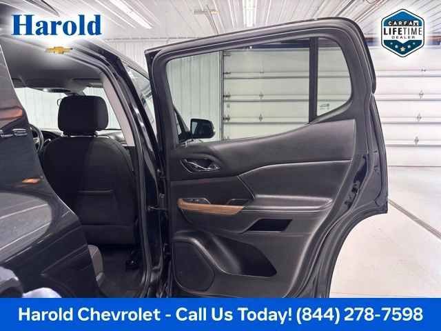 Used 2023 GMC Acadia SLE w/ Infotainment Package AWD/4WD image 7