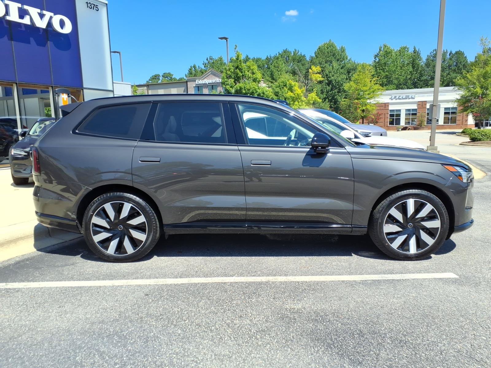 Used 2025 Volvo EX90 Ultra AWD/4WD image 3